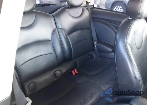 2011 Mini Cooper z USA, uszkodzony, nr VIN WMWSU3C52BT094984